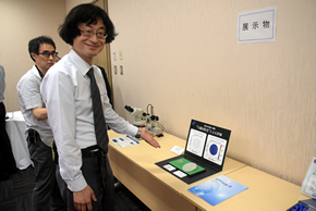 新手法を発見した坂田グループリーダー